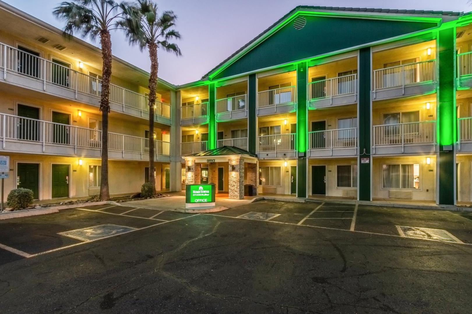 HomeTowne Studios Phoenix - West