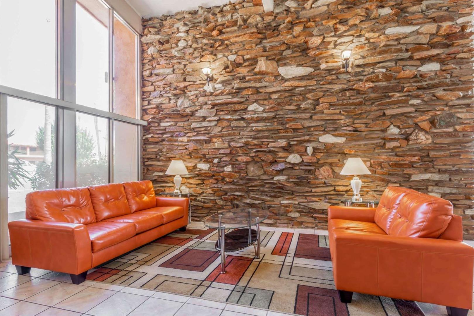 Howard Johnson by Wyndham Phoenix Airport/Downtown Area