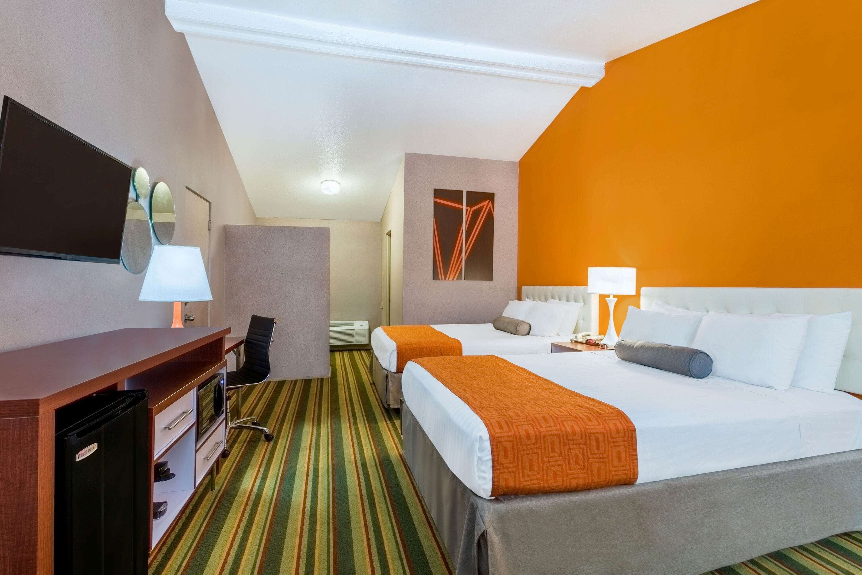 Howard Johnson by Wyndham Phoenix Airport/Downtown Area