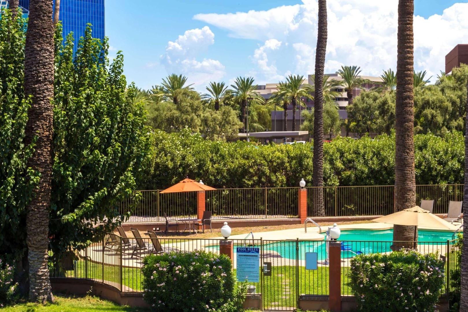 Howard Johnson by Wyndham Phoenix Airport/Downtown Area