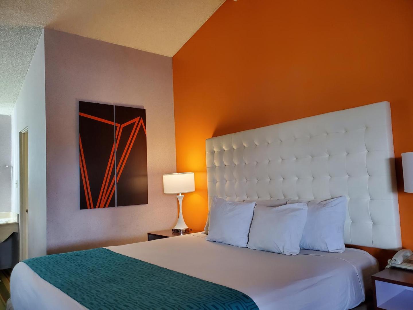 Howard Johnson by Wyndham Phoenix Airport/Downtown Area