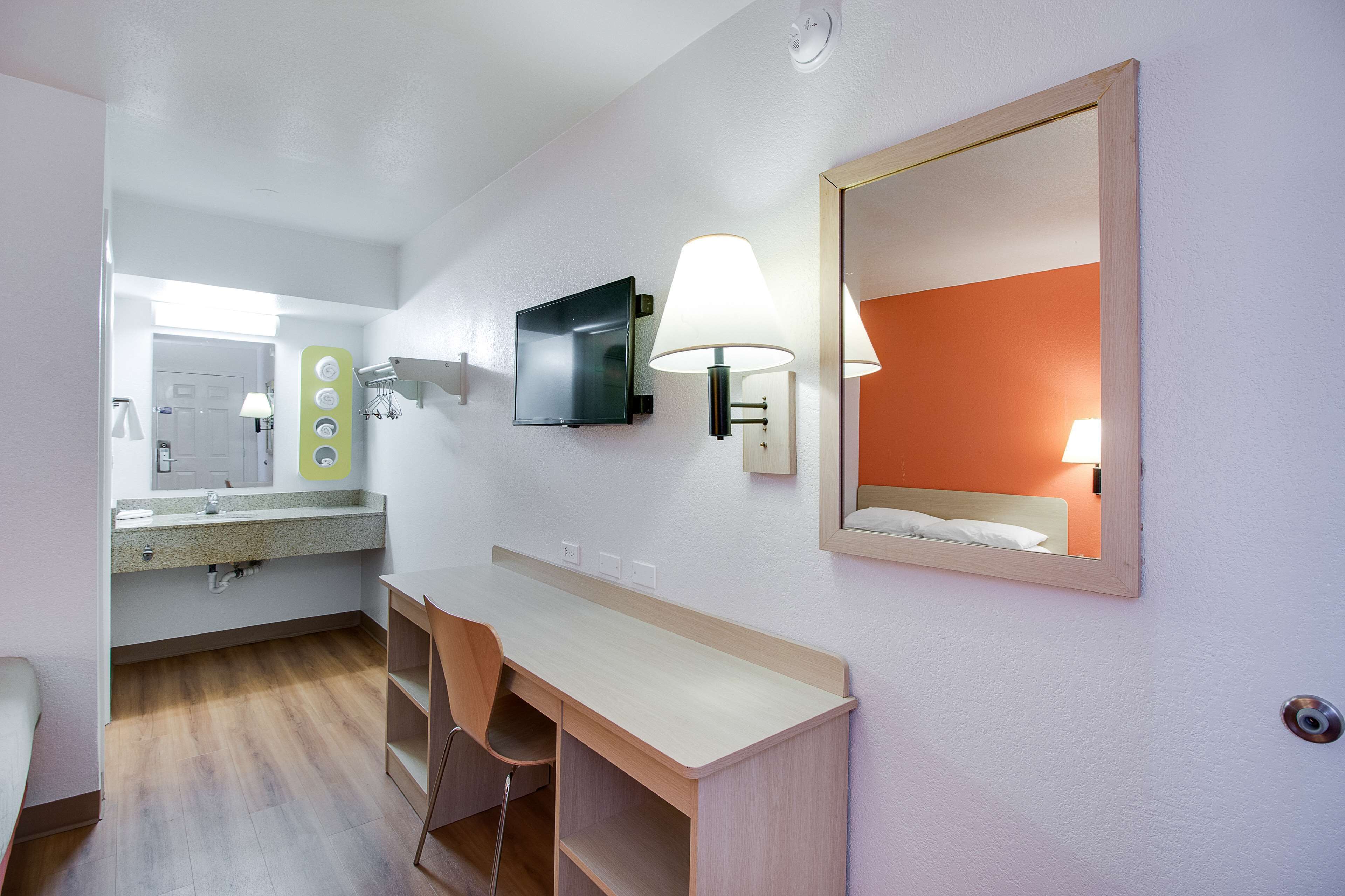 Motel 6 Phoenix East