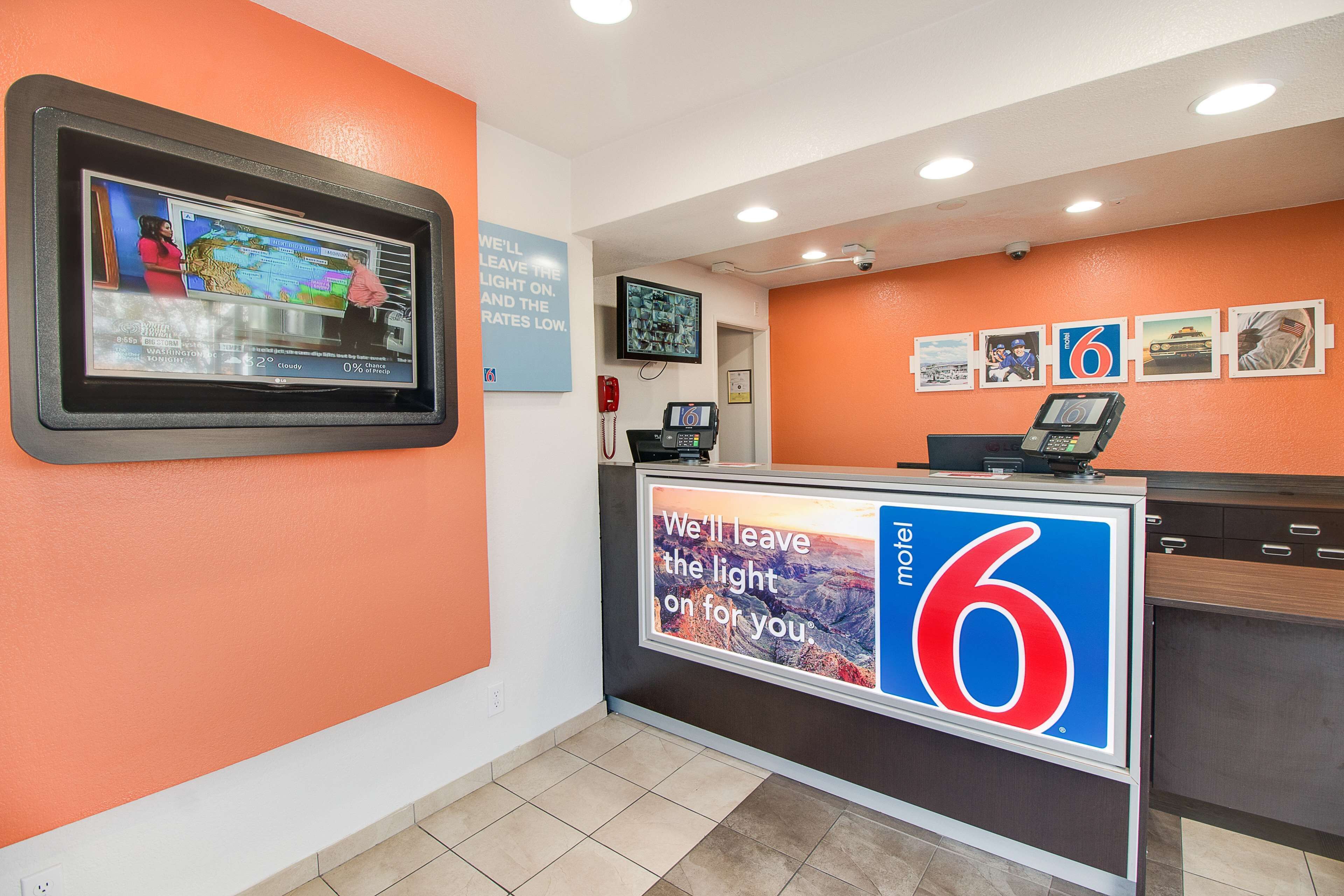 Motel 6 Phoenix East