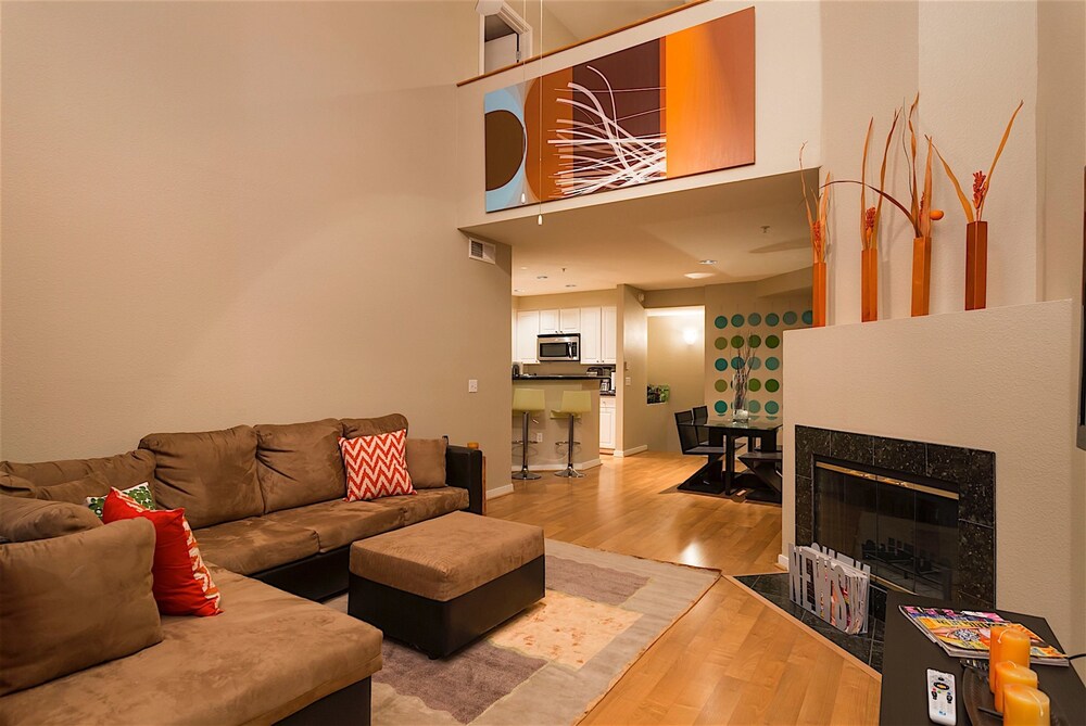 Phoenix Palms 2 BR by Casago