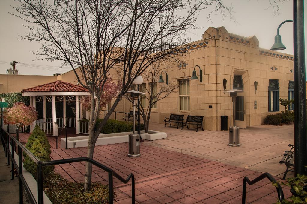Hassayampa Inn