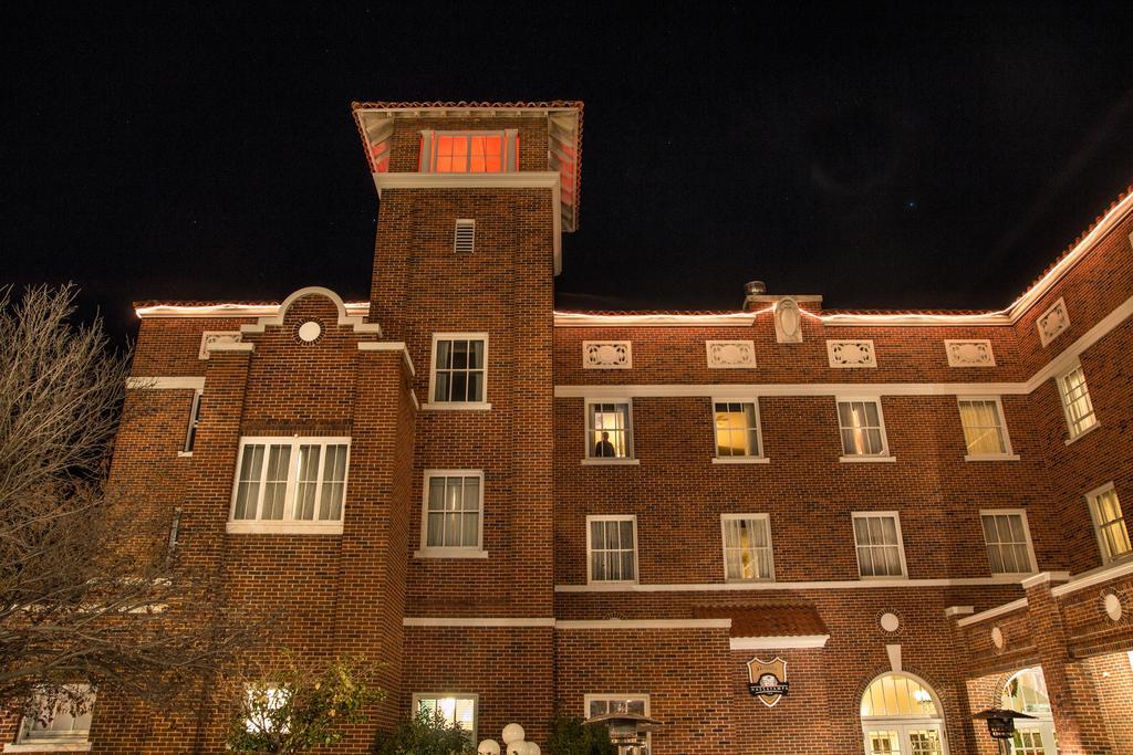 Hassayampa Inn