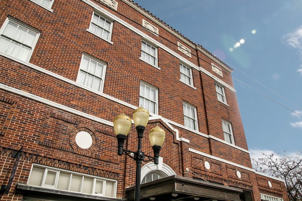 Hassayampa Inn