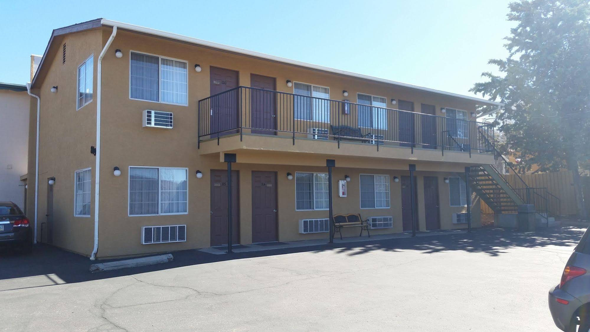 Heritage House Motel