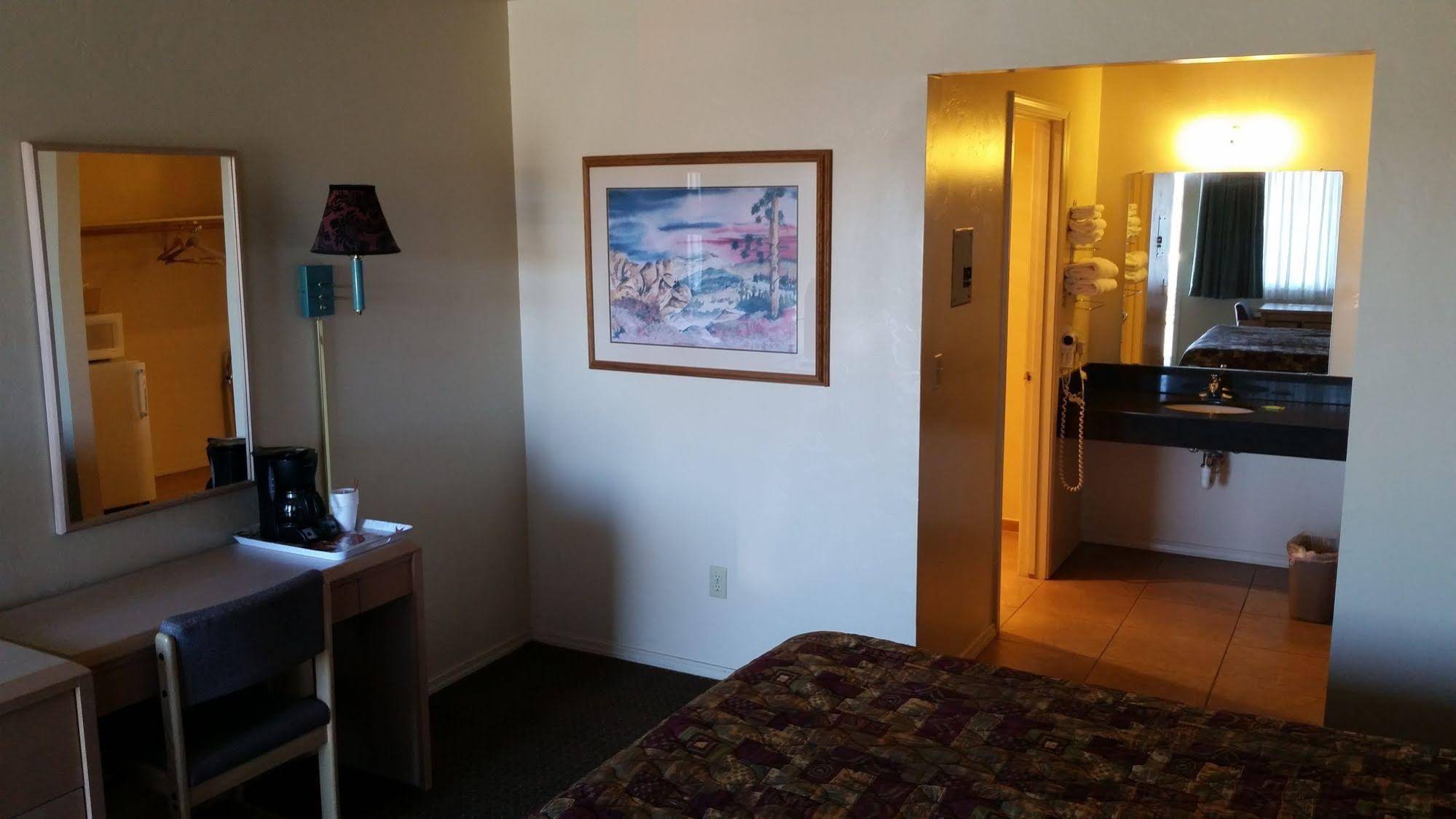 Heritage House Motel