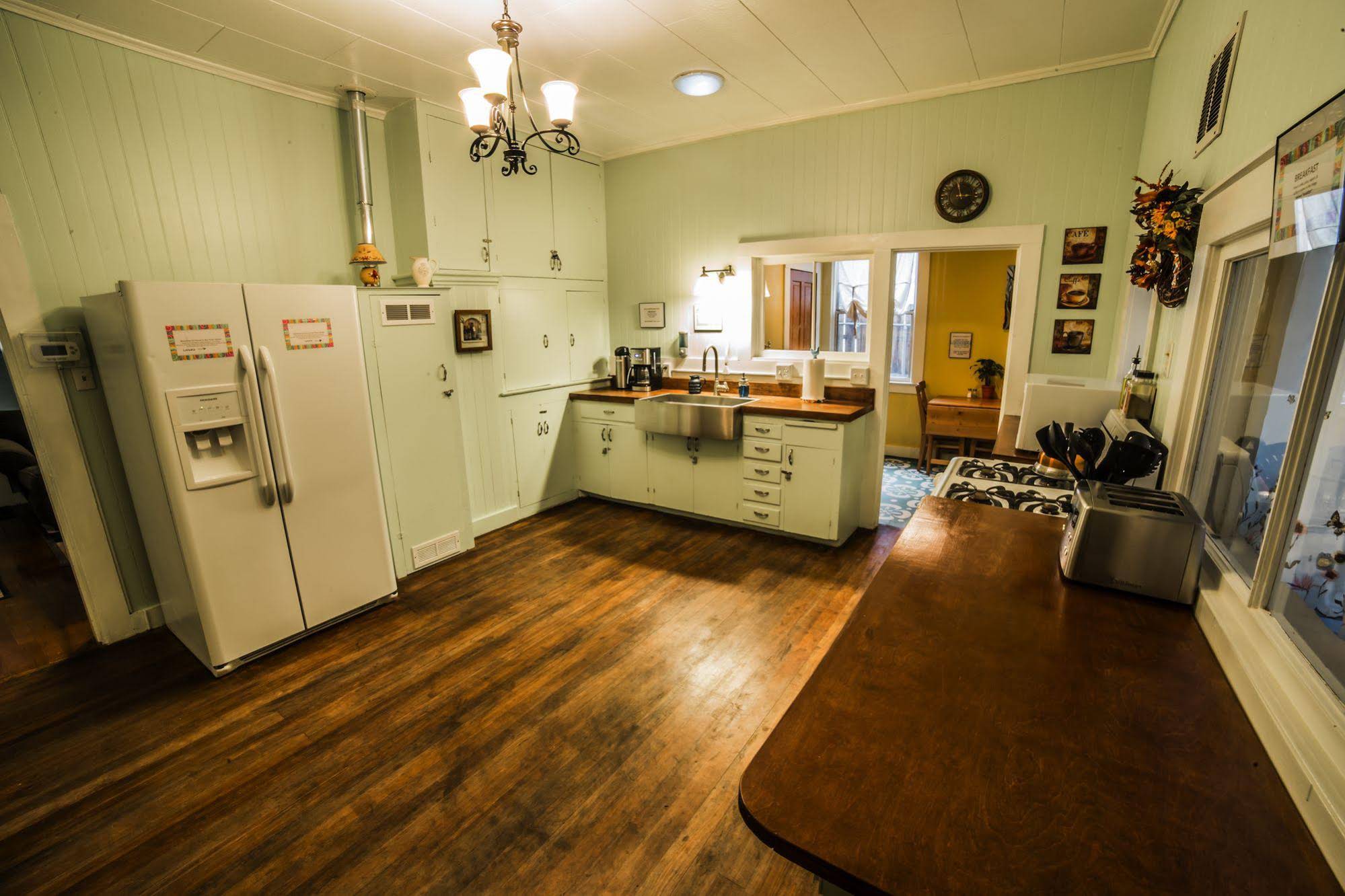 House In The Pines Hostel
