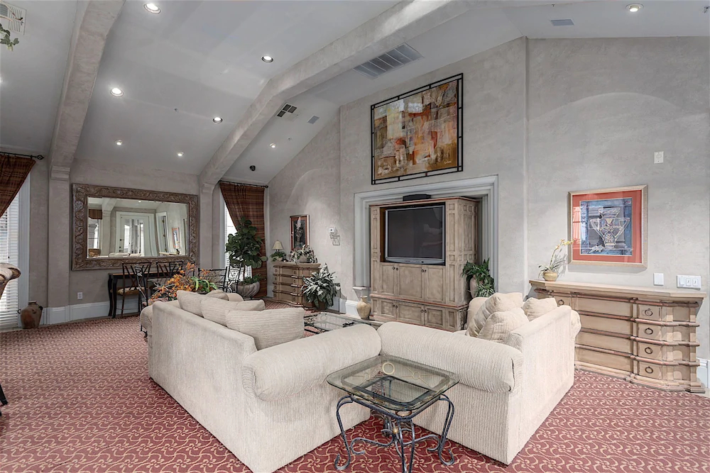 Canuck Condo by Casago