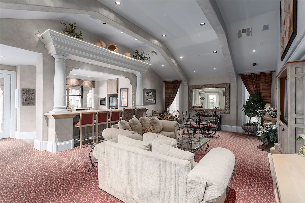 Canuck Condo by Casago