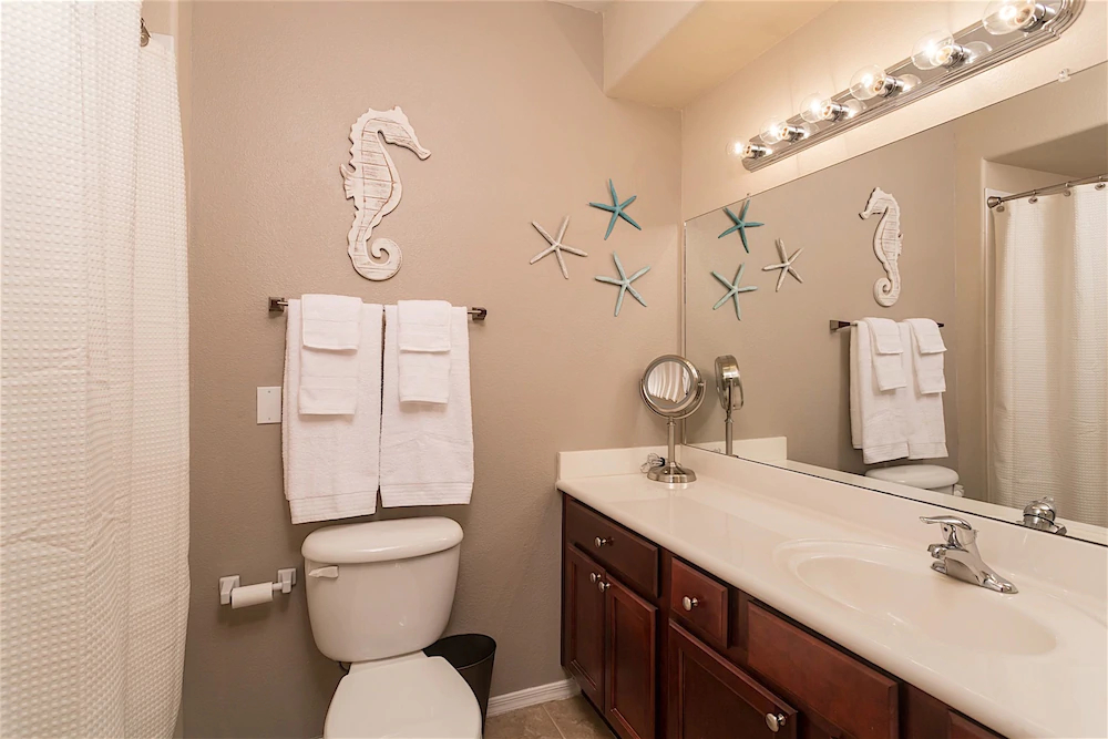 Canuck Condo by Casago