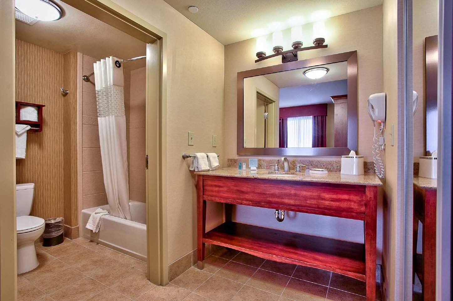 Hampton Inn & Suites Scottsdale at Talking Stick