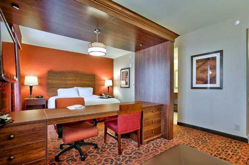 Hampton Inn & Suites Scottsdale at Talking Stick