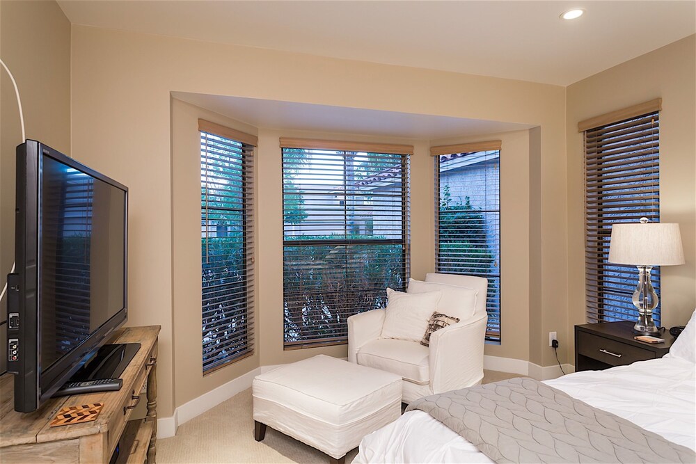 Truly Charming At Mccormick Ranch 2 BR by Casago