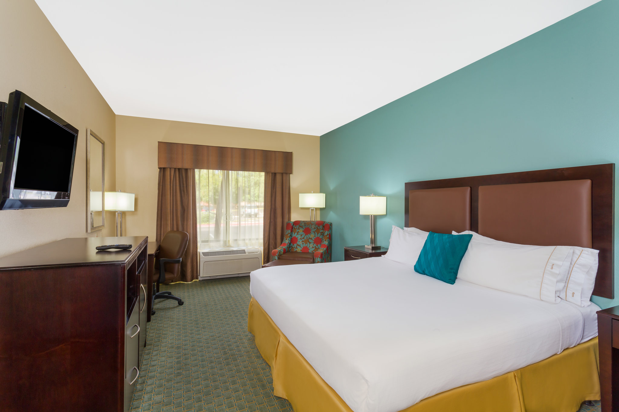 Holiday Inn Express & Suites Surprise