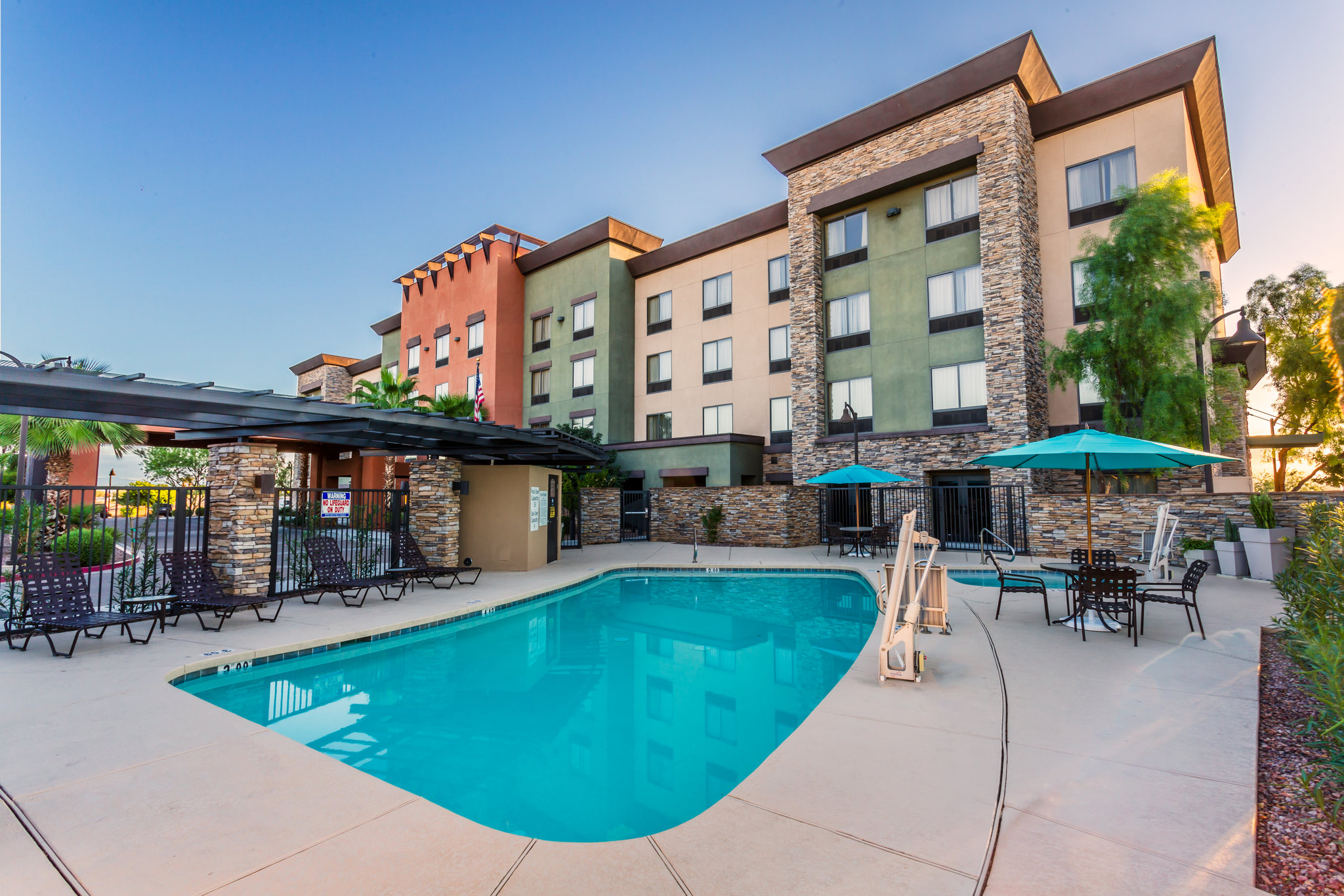 Holiday Inn Express & Suites Surprise