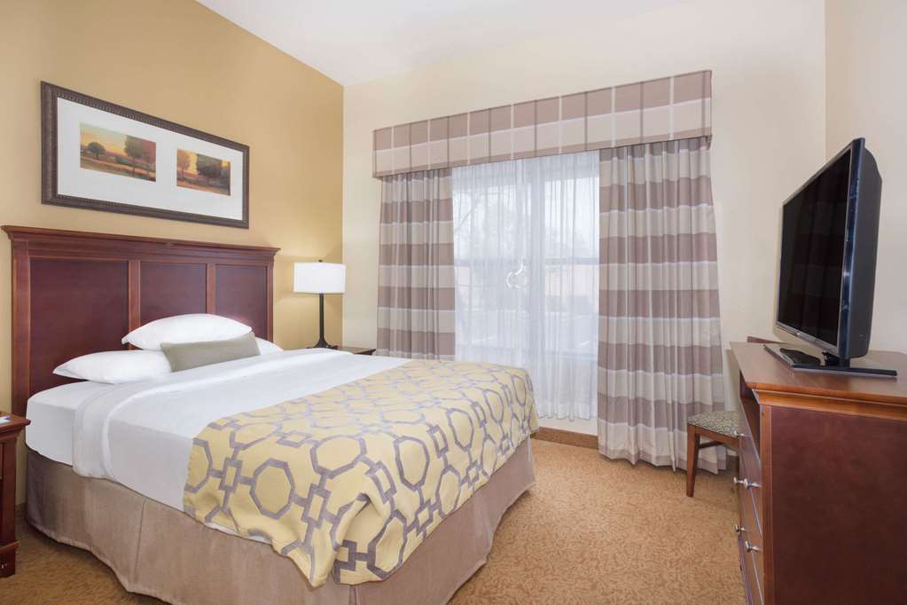 Comfort Inn & Suites Tempe Phoenix Sky Harbor Airport