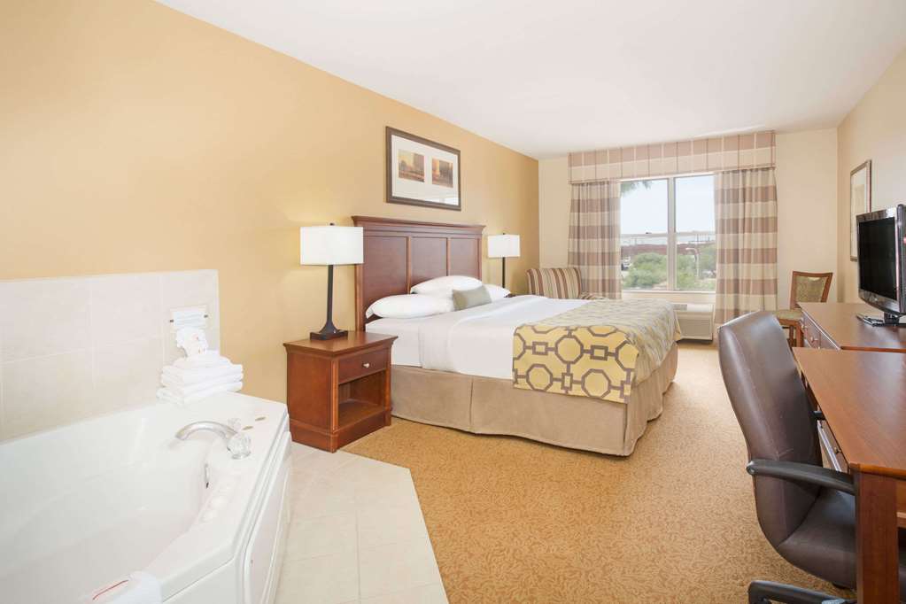 Comfort Inn & Suites Tempe Phoenix Sky Harbor Airport