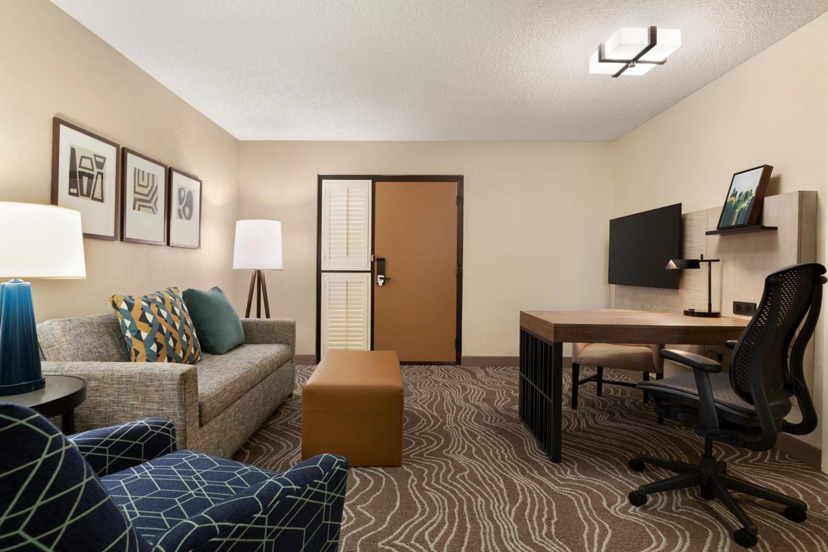 Embassy Suites by Hilton Phoenix Tempe