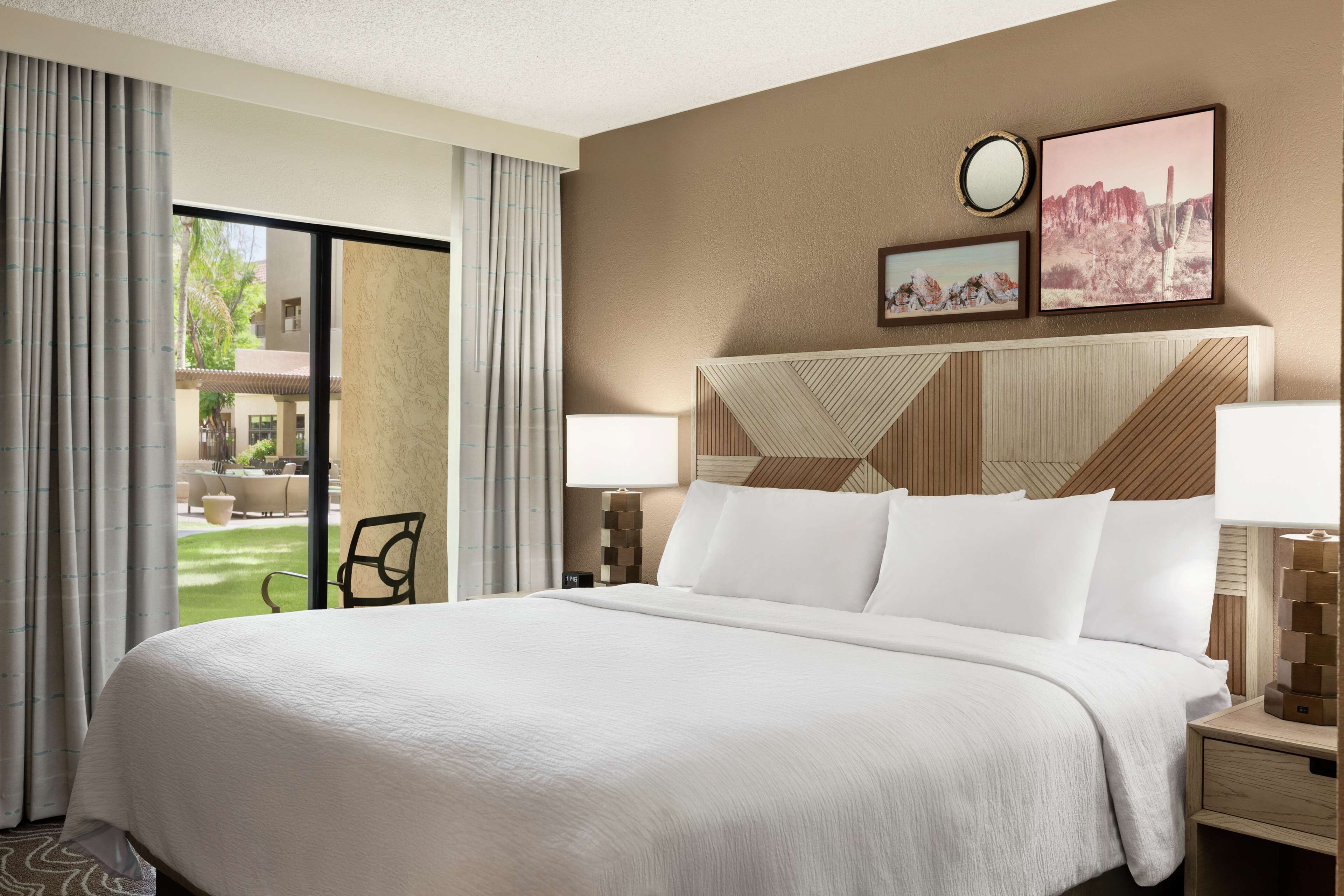 Embassy Suites by Hilton Phoenix Tempe