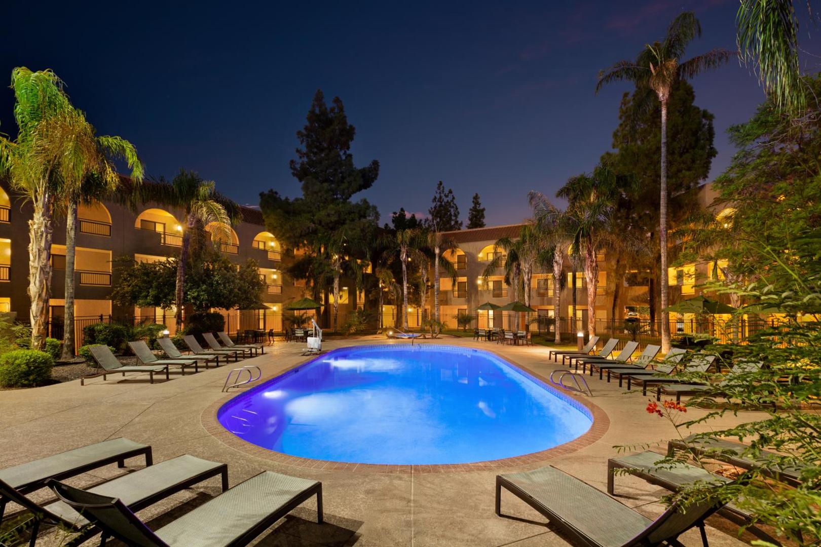 Embassy Suites by Hilton Phoenix Tempe