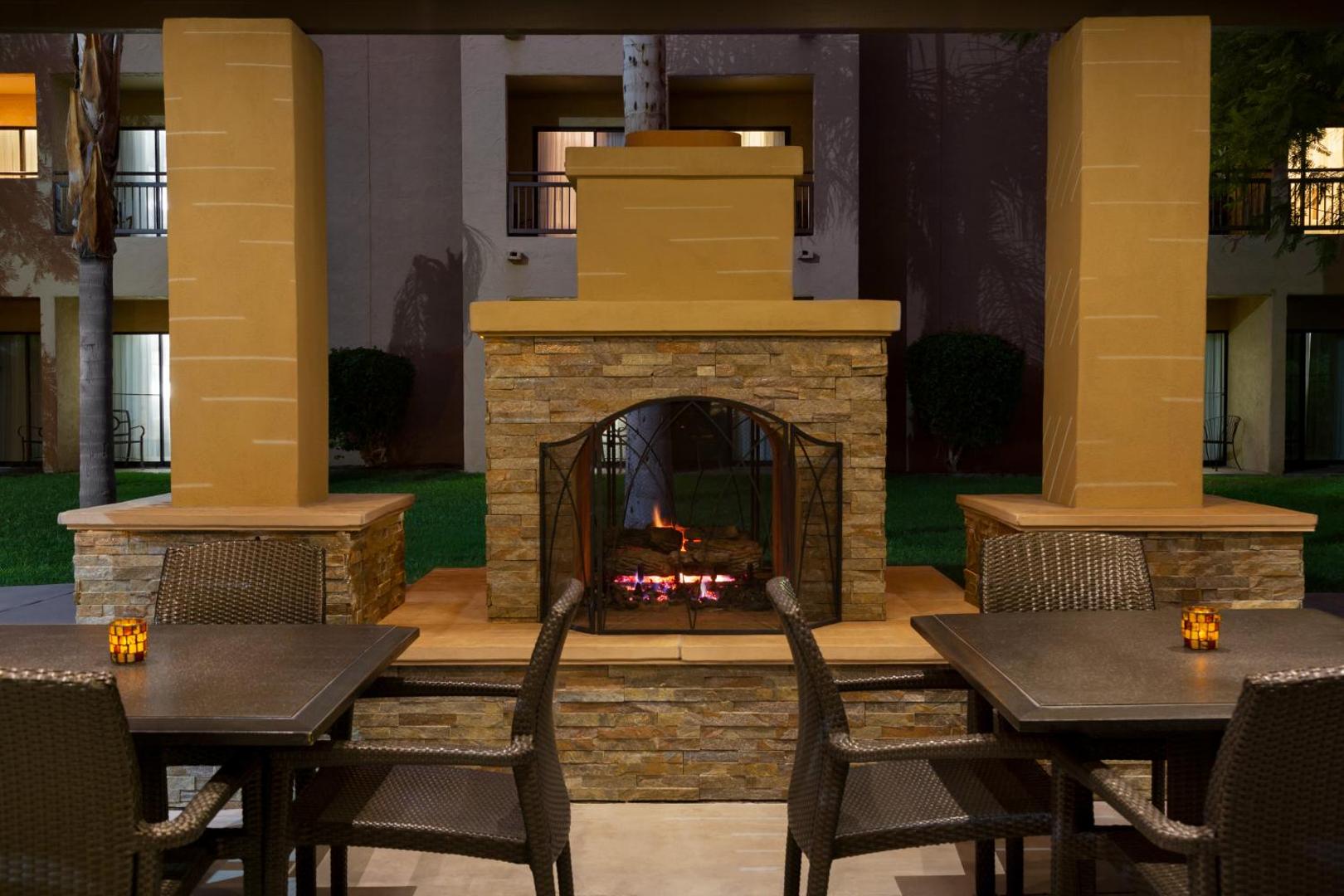 Embassy Suites by Hilton Phoenix Tempe