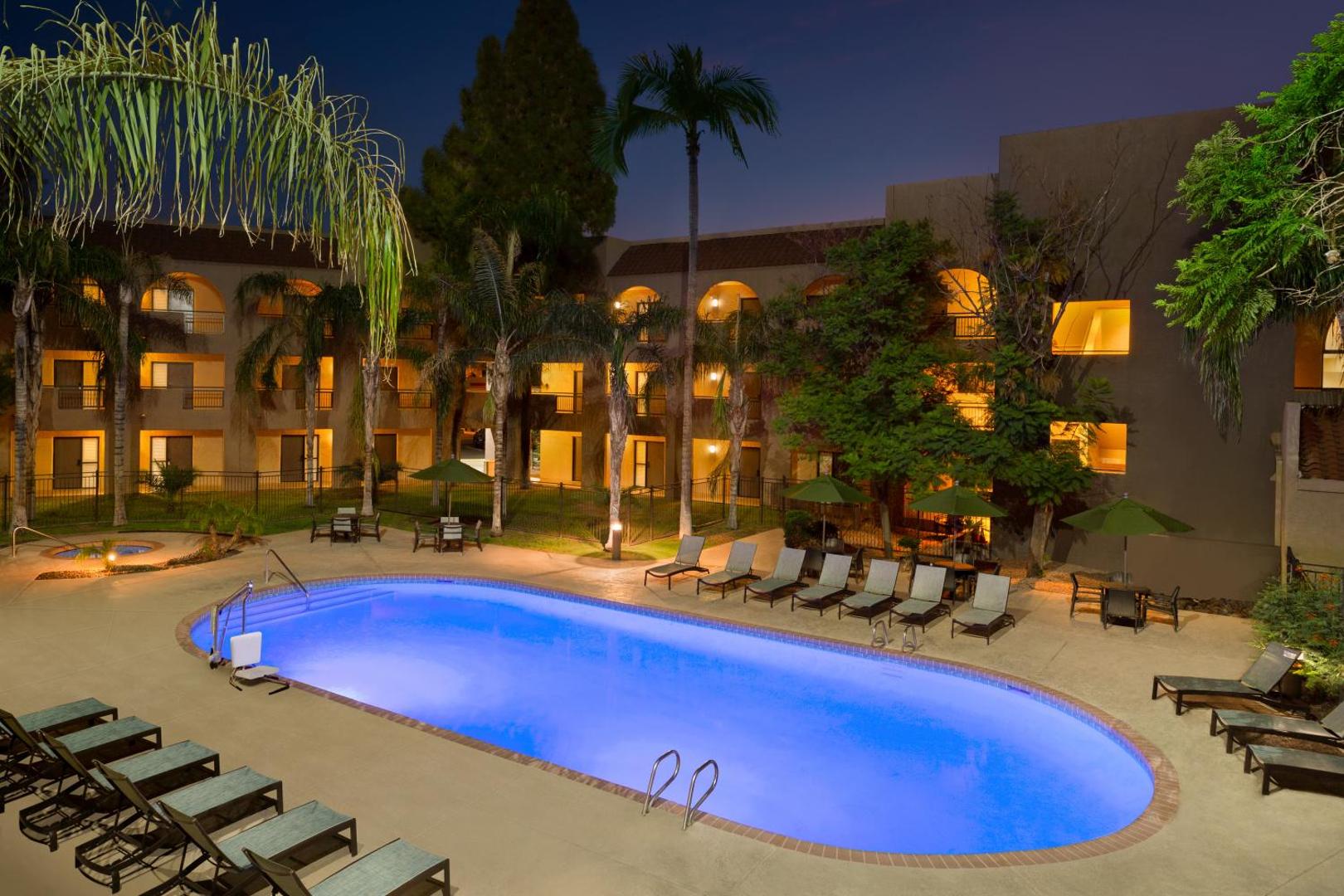 Embassy Suites by Hilton Phoenix Tempe