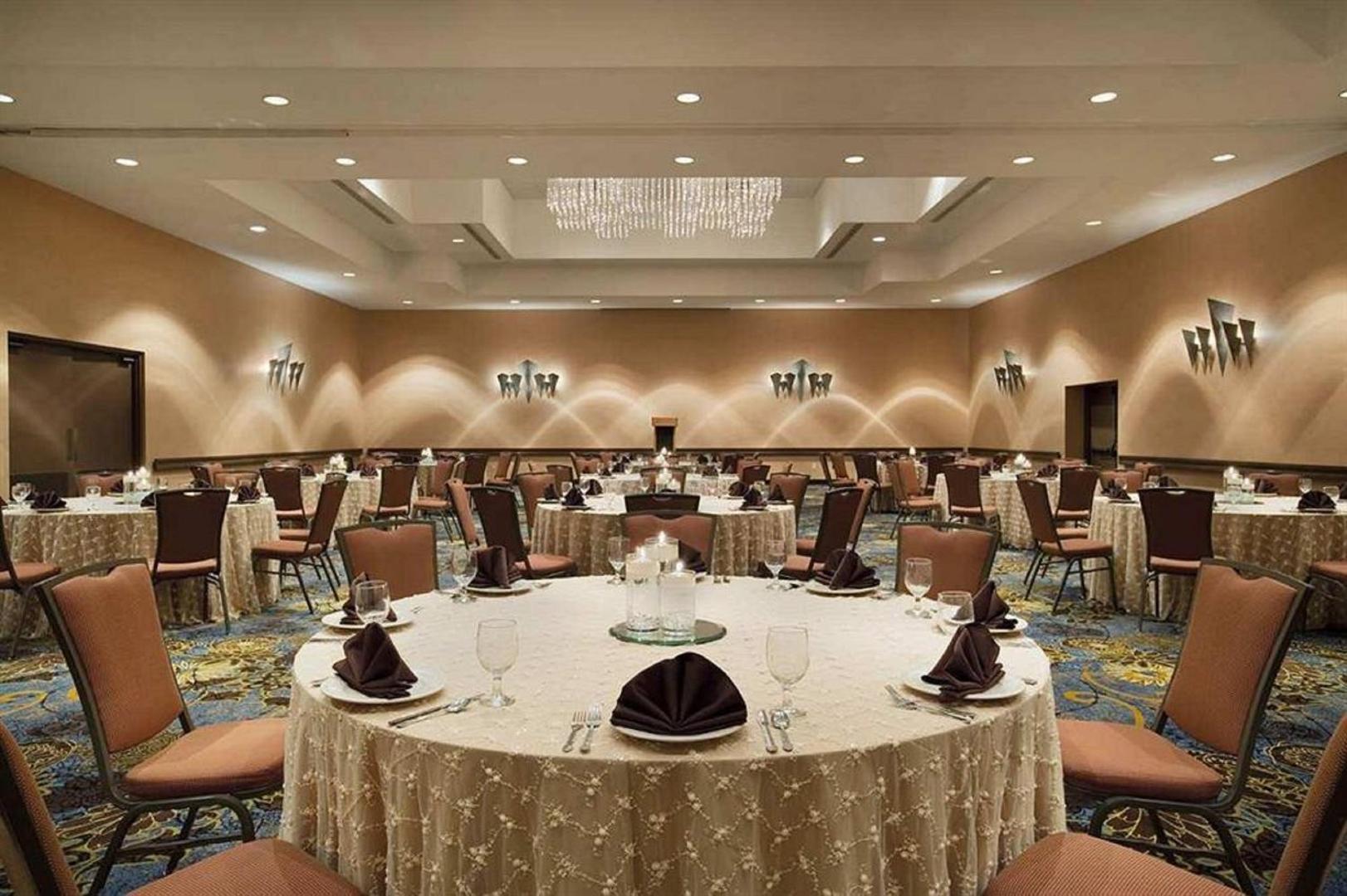 Embassy Suites by Hilton Phoenix Tempe