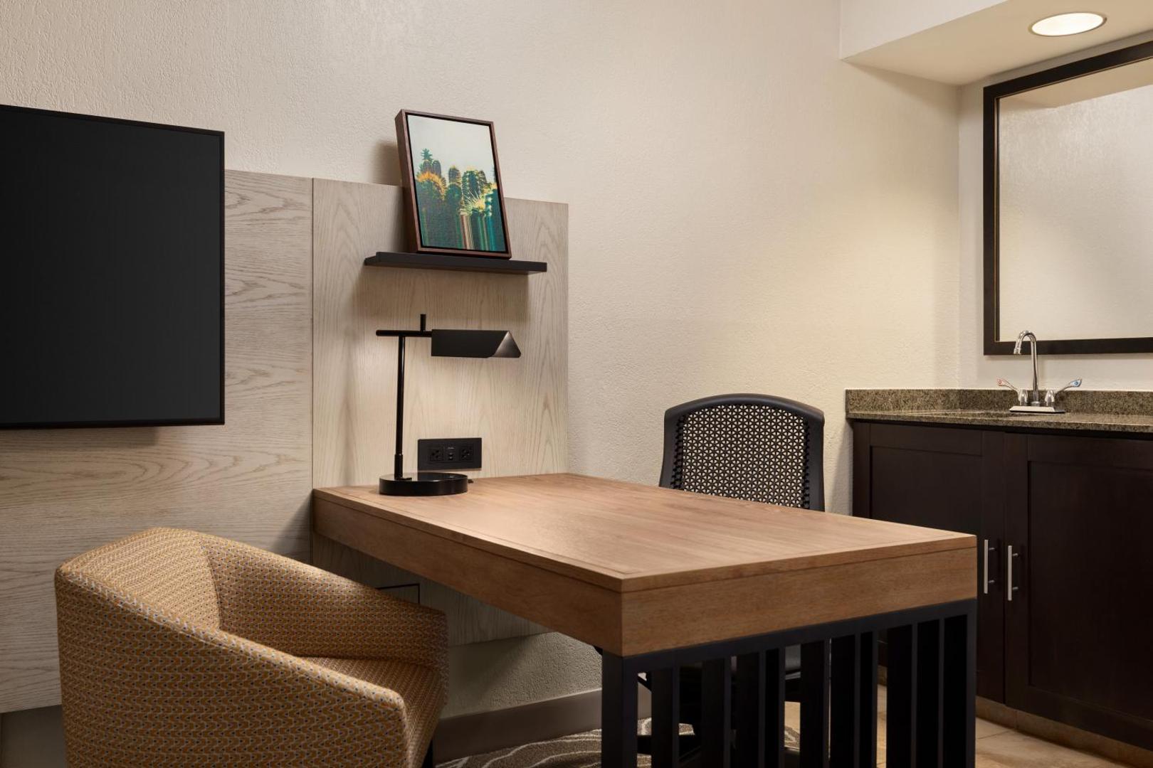 Embassy Suites by Hilton Phoenix Tempe