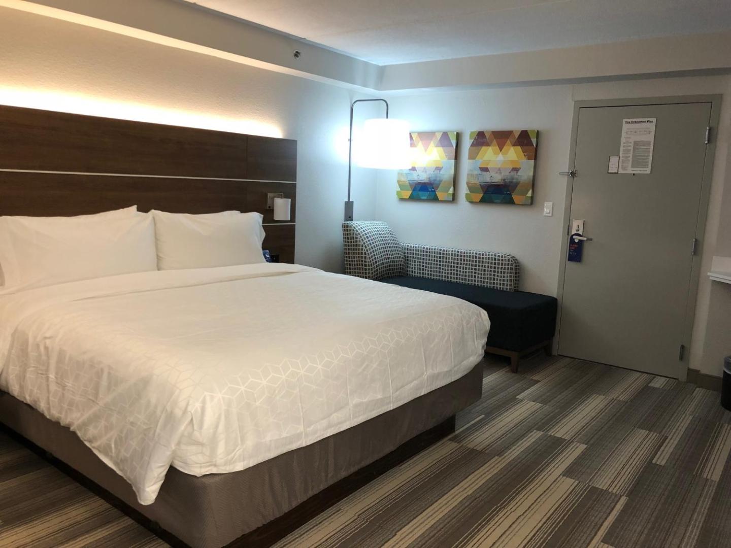 Holiday Inn Express and Suites Tempe