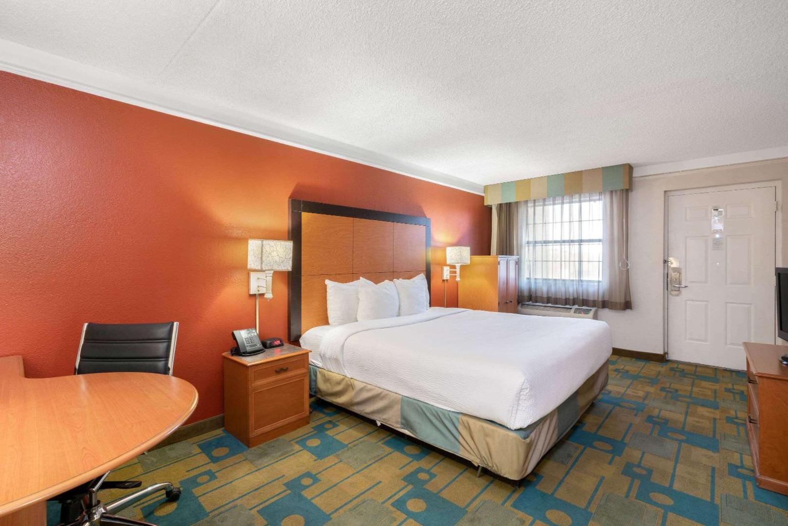 La Quinta Inn by Wyndham Phoenix Sky Harbor Airport