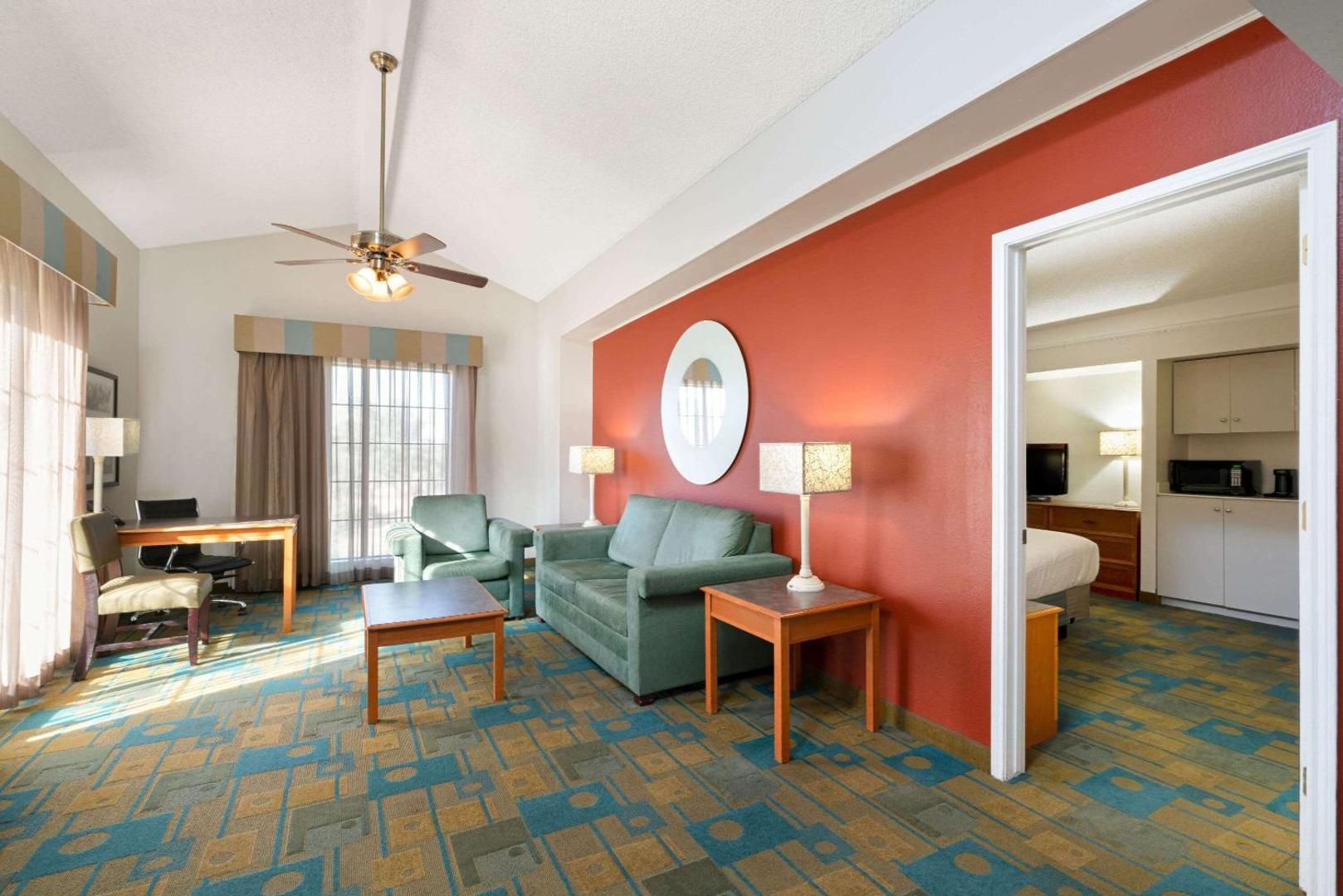La Quinta Inn by Wyndham Phoenix Sky Harbor Airport