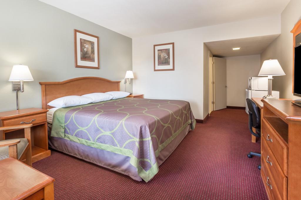 Super 8 by Wyndham Tempe/ASU/Airport