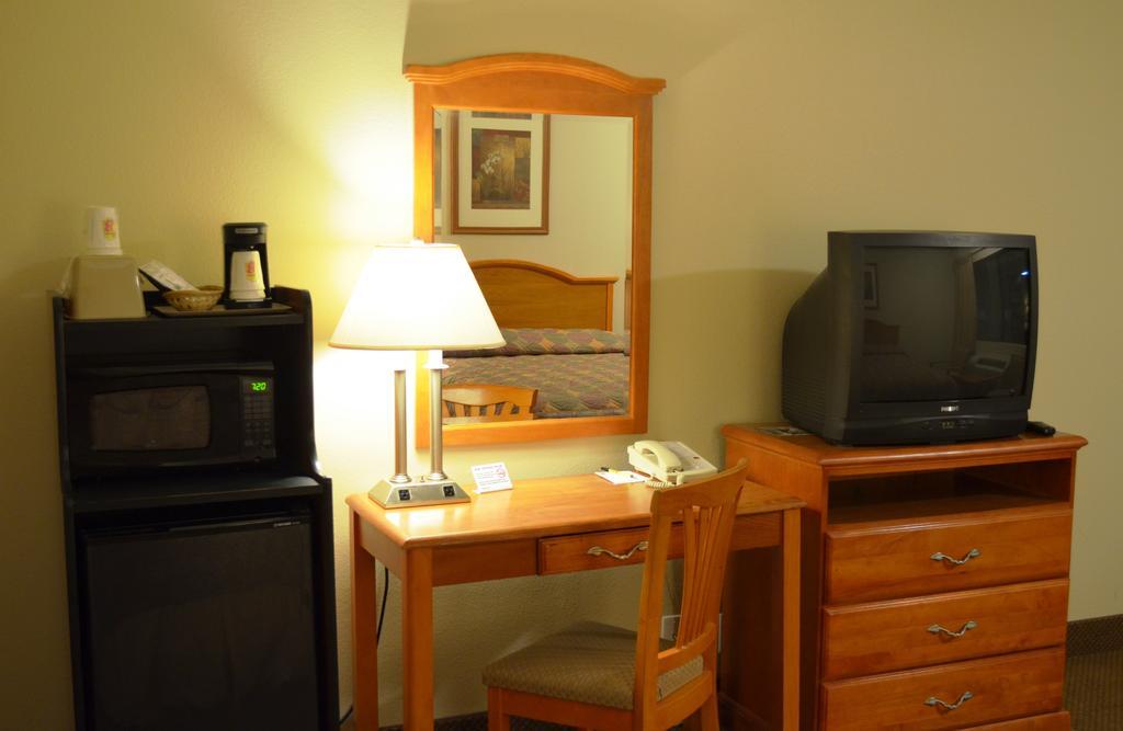 Super 8 by Wyndham Tempe/ASU/Airport