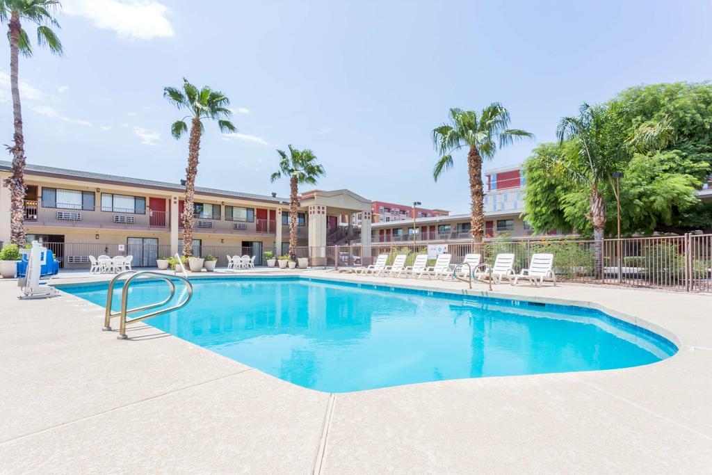Super 8 by Wyndham Tempe/ASU/Airport