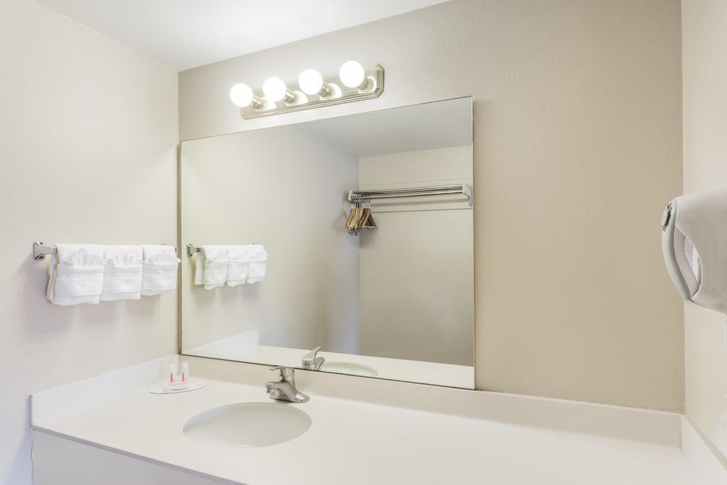 Super 8 by Wyndham Tempe/ASU/Airport