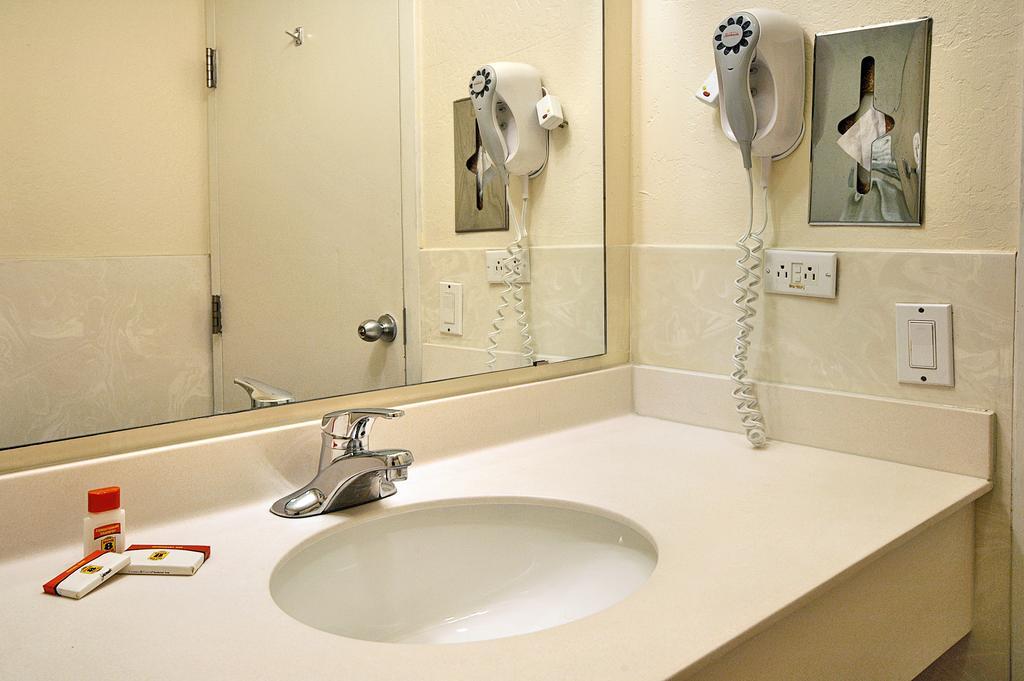 Super 8 by Wyndham Tempe/ASU/Airport