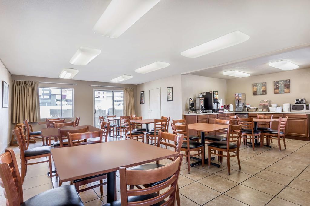Super 8 by Wyndham Tempe/ASU/Airport