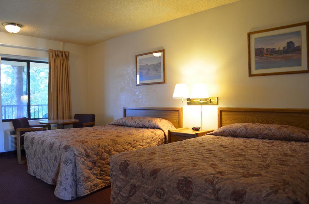 Super 8 by Wyndham Tempe/ASU/Airport
