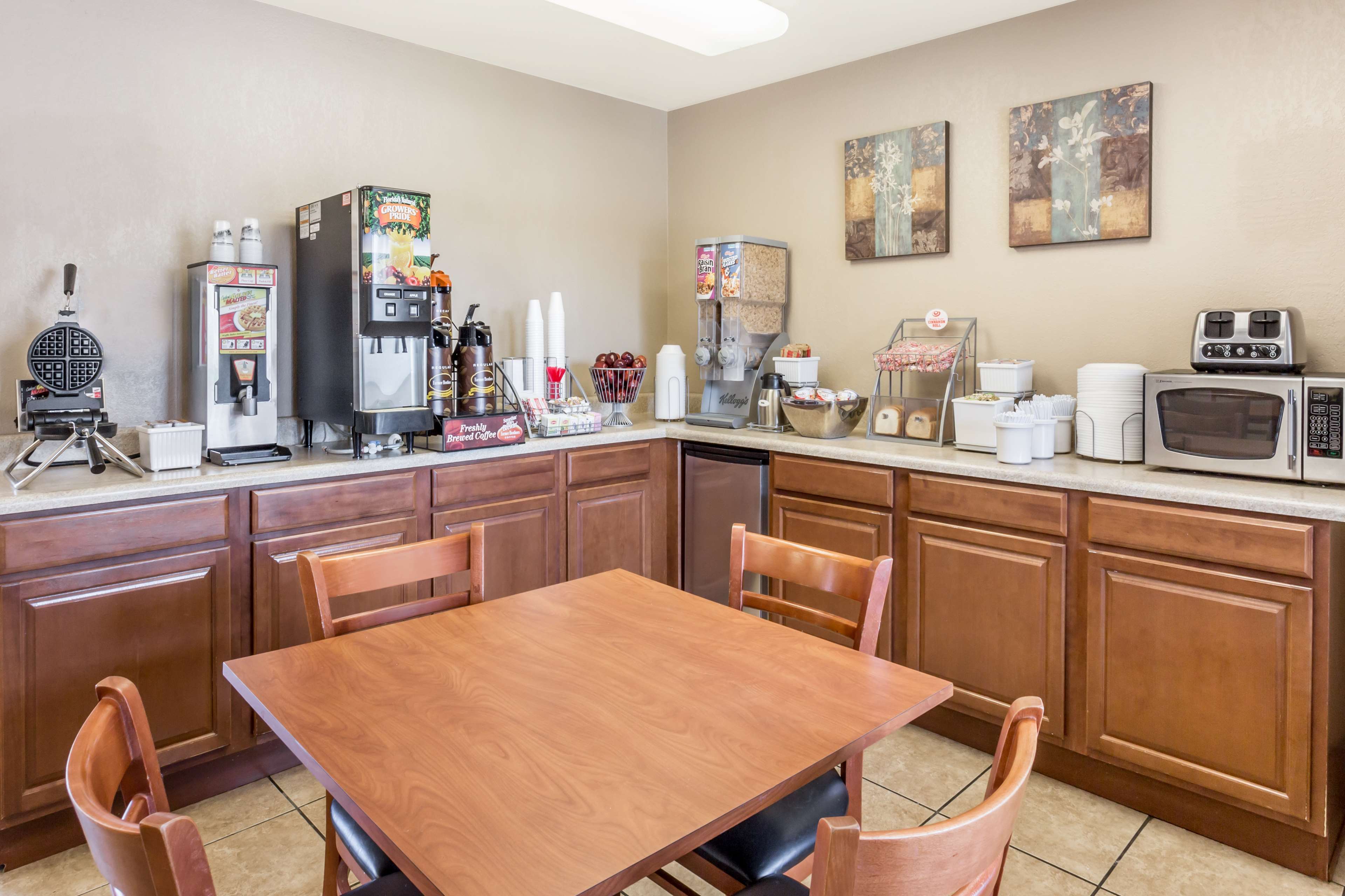 Super 8 by Wyndham Tempe/ASU/Airport