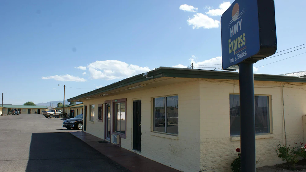 Hwy. Express Inn & Suites