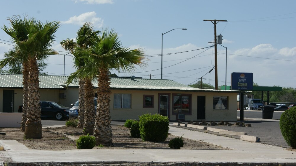 Hwy. Express Inn & Suites
