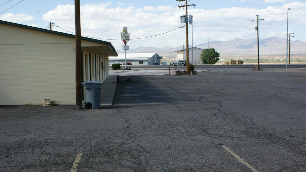 Hwy. Express Inn & Suites