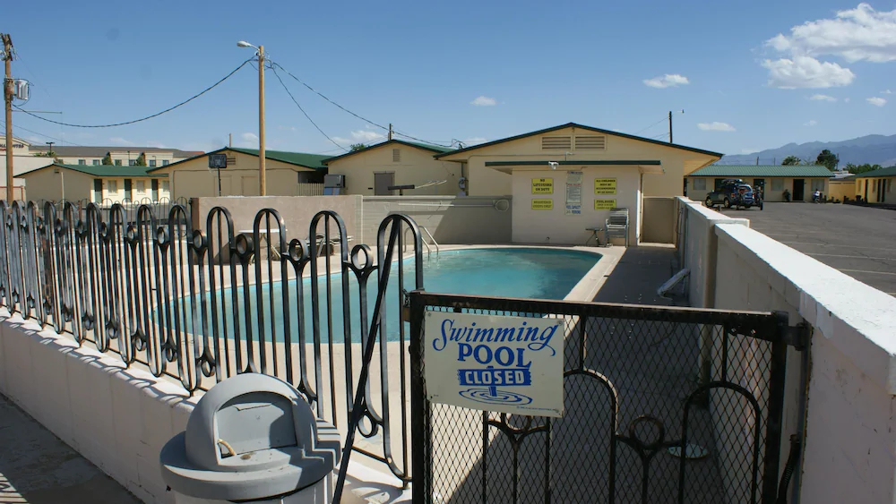 Hwy. Express Inn & Suites