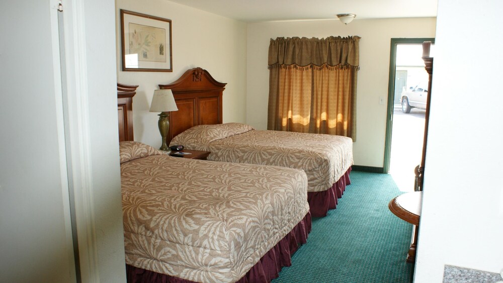 Hwy. Express Inn & Suites