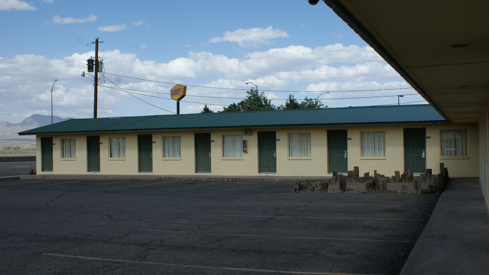 Hwy. Express Inn & Suites