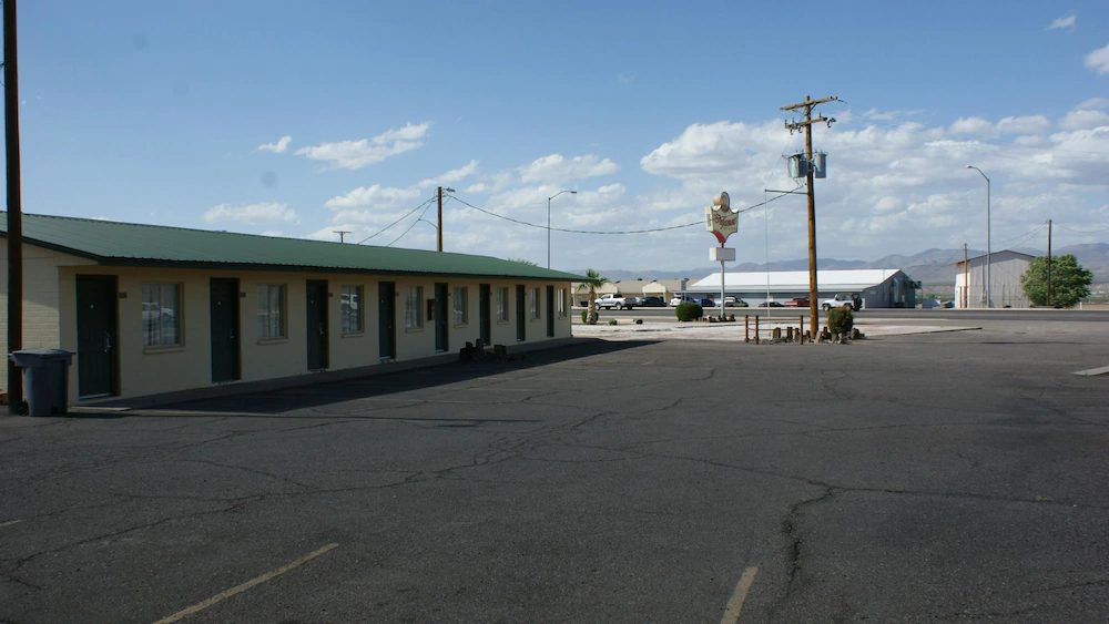 Hwy. Express Inn & Suites