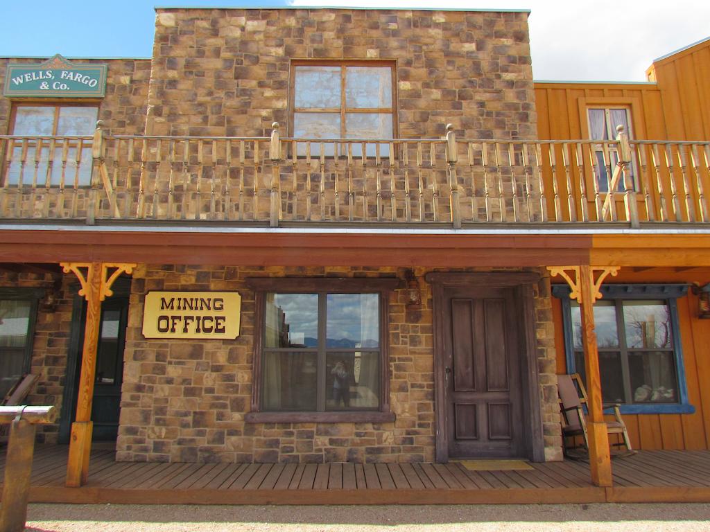 Tombstone Monument Ranch